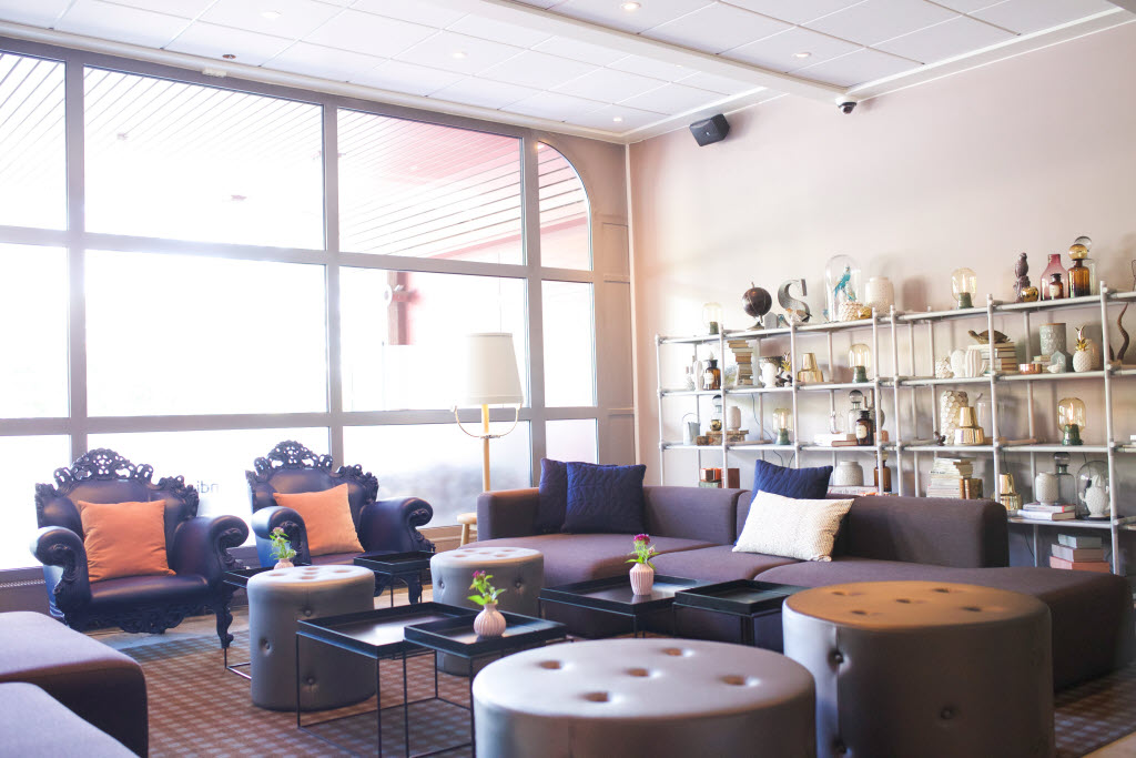 lobby1.jpg